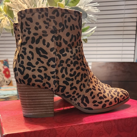 Carlos by Carlos Santana Leopard Print Ankle Boots Size 8.5M - Picture 2 of 5